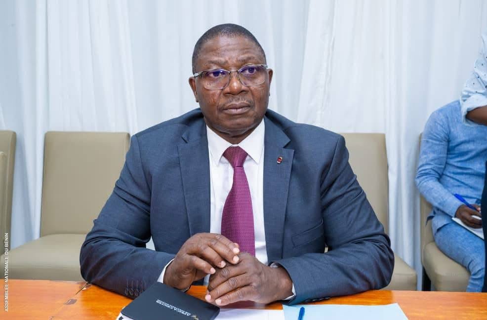 ASSEMBLÉE NATIONALE – GOUVERNANCE SÉCURITAIRE : AUGUSTIN AHOUANVOÉBLA IMPRIME SON LEADERSHIP POUR UNE SÉCURITÉ PLUS RESPONSABLE AU BÉNIN